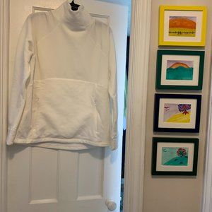 White pullover top/parka